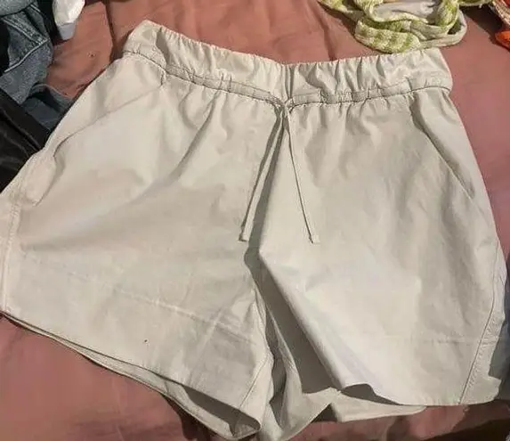 Lululemon  size M/L shorts