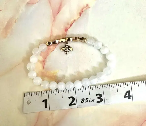 Avon white garden charm bee stretch bracelet