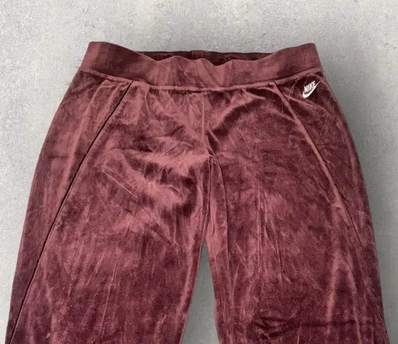 Nike Women’s Burgundy  Velour Pants size M soft fleece-lined cabincore blokecore