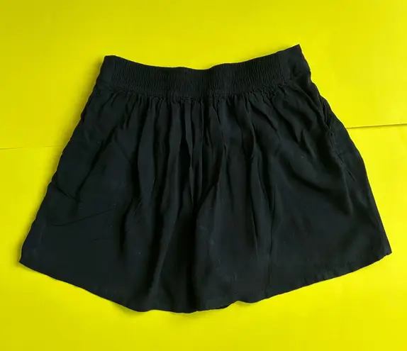 Decree Flared Elastic Stretch Waist Shorts