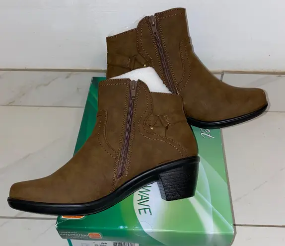 Easy Street NIB $55 Brown Matte Dawnta Strap Harnessed 2” Heel Bootie 7