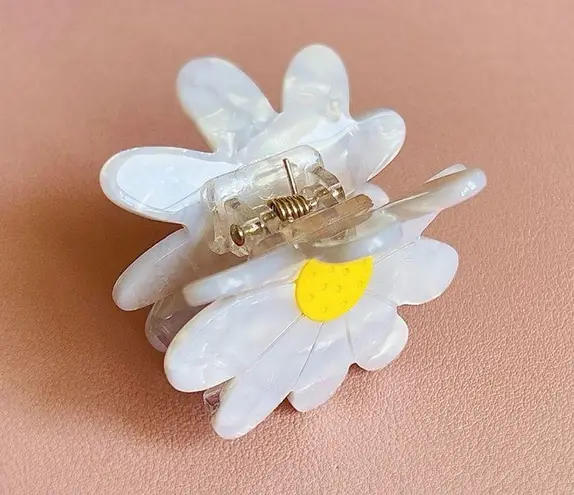 Daisy  Flower Resin Claw Clip | Eco-Friendly