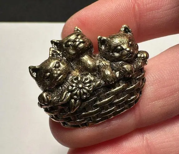 Avon Basket Of Love Kitten Kitty Cats Gold Tone Lapel Tack Pin