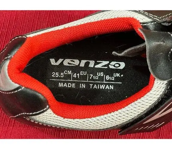 Venzo Black White and Red Clip In Cycling Shoes Peloton or Spin Bikes 7.5 women