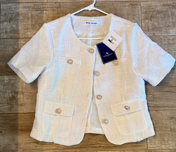 Hello Fashion White Short Sleeve Jacket with pearl button accents