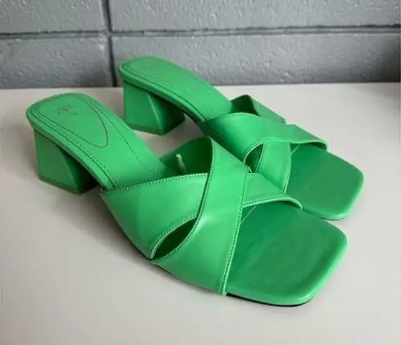 ZARA NWOT Women’s  Mid Height Block Heel Sandal size 38 (7-7.5) in Green