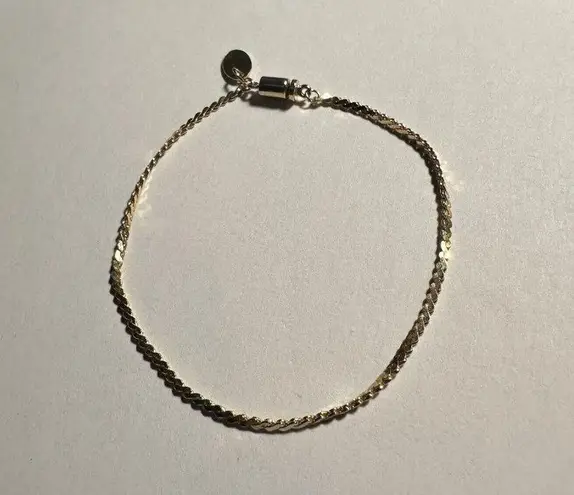 Park Lane Women’s Dainty Signed Gold Tone Chain Bracelet 7 1/4 Inch