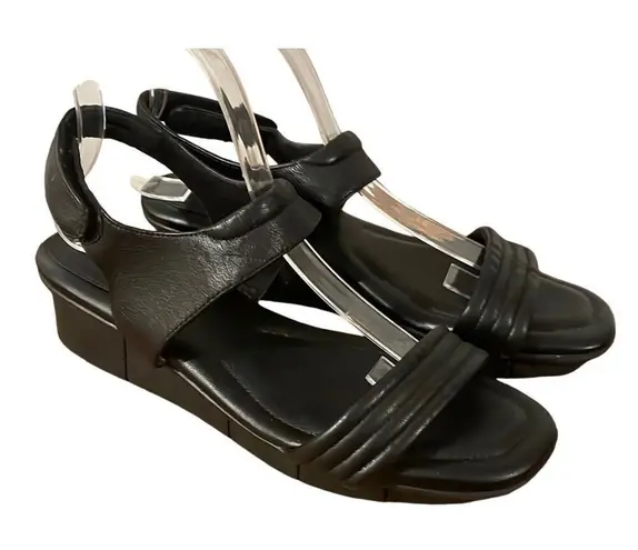 Arezzo Brazil black leather wedge strappy sandals size 9.5/39