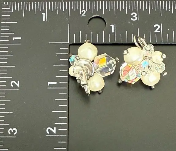 Vintage LAGUNA AB Crystals Aurora Borealis Faux Pearl Cluster Beads Earrings 14g White