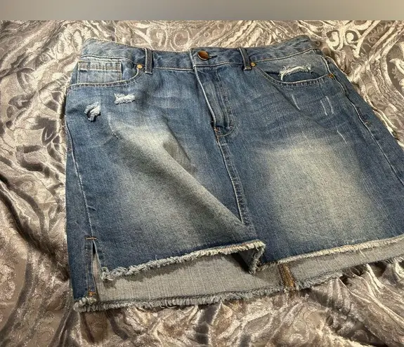 1822 Denim Slightly Distressed Skirt Size 12