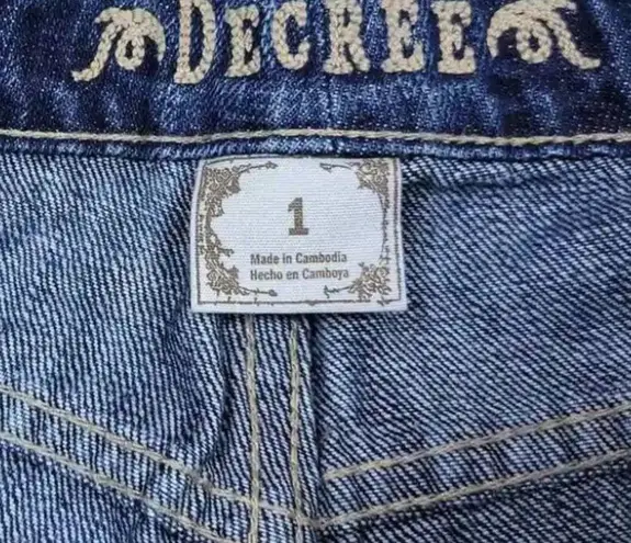 Decree Junior's Distressed Medium Stonewash Jeans