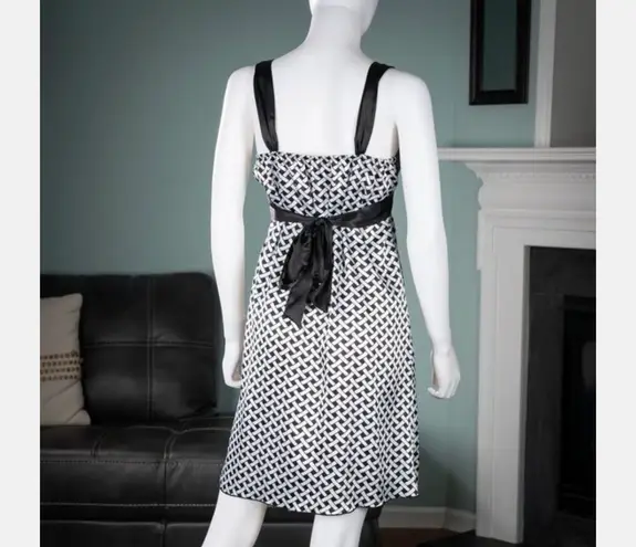 A Byer Beautiful Satin Dress Black & White Sleeveless