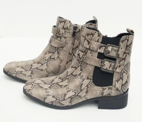 Kennth Cole Reaction. Snake Skin Print Chelsea Boot. Tan Size 7