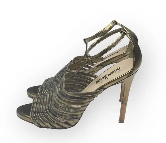 Neiman Marcus π€ T-Strap Stiletto Heeled Sandal π€ Metallic Gold Leather π€ 8M