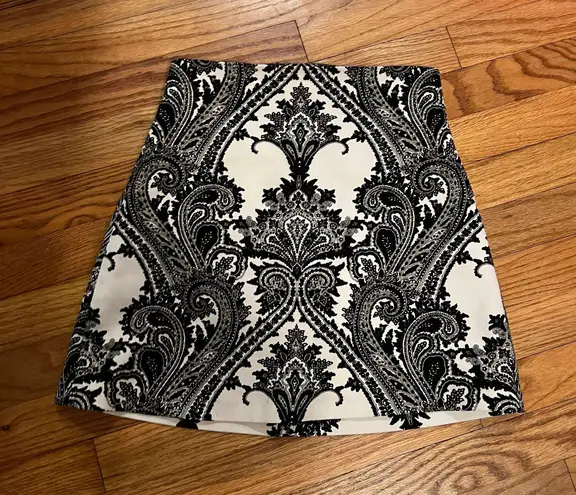 ZARA paisley mini black & white skirt causal business vacation outfit