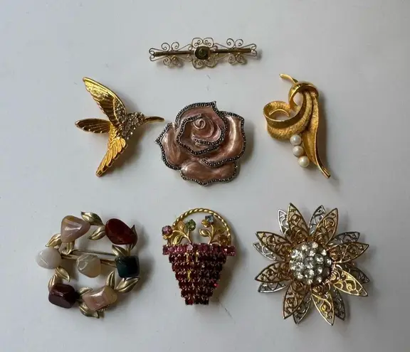 Lot Of 7 Various Gold Tone Embellished Vintage Brooches Costume Gems Working Pin