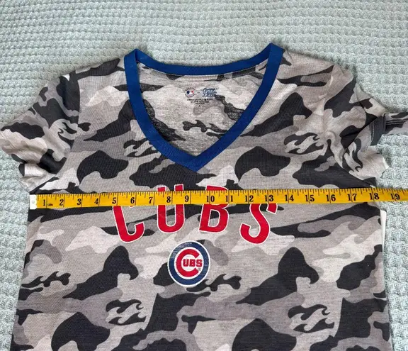 Genuine Merchandise NWT Campus Lifestyle Chicago Cubs Tee T-Shirt Womens Medium Gray Camo V Neck Top