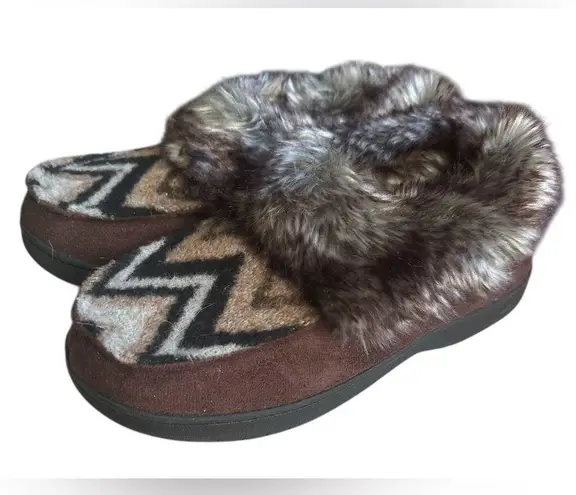 Slipper Shoes Brown Tan Faux Fur Trim Size US Size 8 Indoor/Outdoor Soles. NWOT