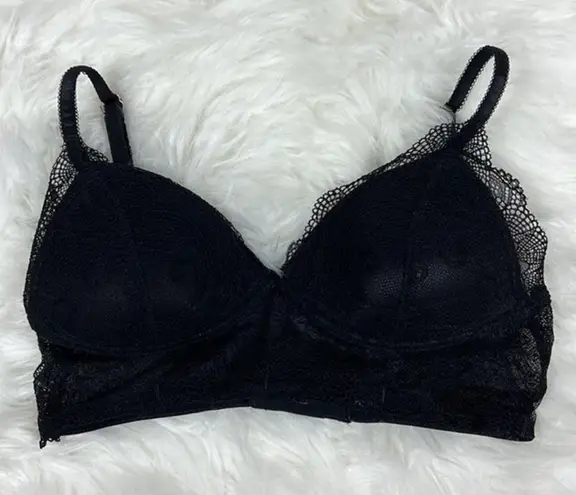 Vanity Fair 71070 Black Flattering Lace Wirefree Padded Bralette