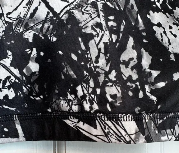 Mondetta Abstract Criss Cross Back Sports Bra in Black/Gray/White - XS/SMALL