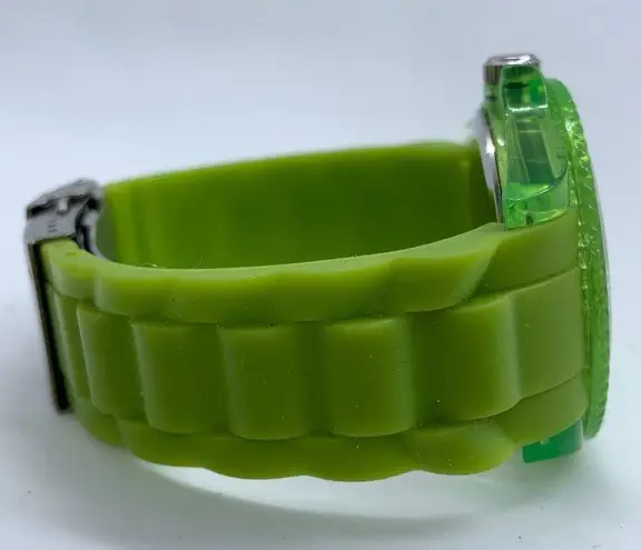 Unisex 40mm Quartz analog watch green dial bezel silicone band up to 7” runs