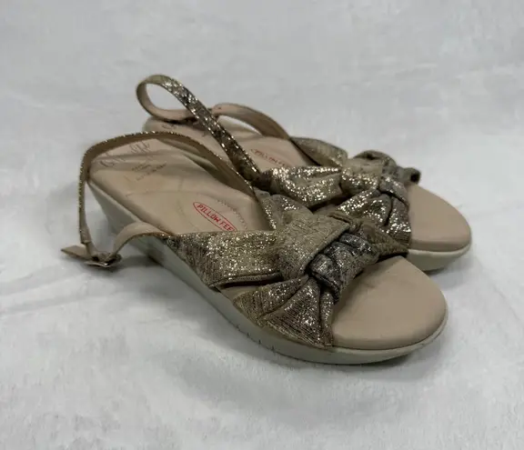 Amalfi Rangoni Wedge Sandals Pillow Feel Slingback Gold Sparkle Size 6