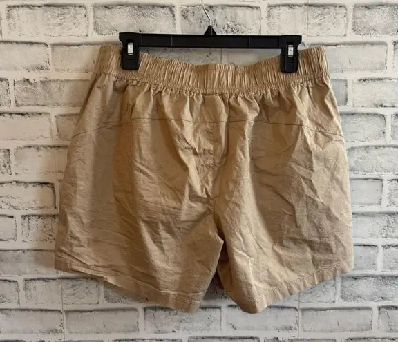 Mondetta Women’s Outdoor Project tan lightweight belted athletic shorts, large