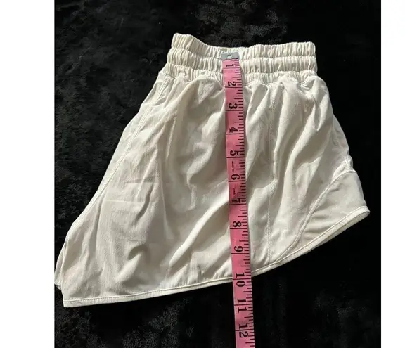 Lululemon  Women's Speed Up Lined Short Active Ivory Size 10