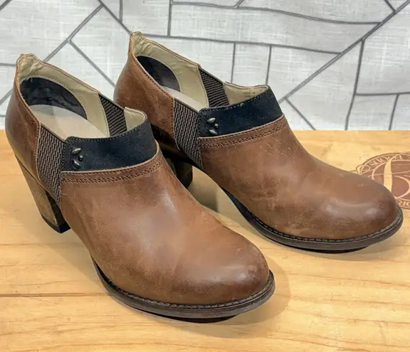 OLUKAI WOMEN'S HO'OU'I Leather Heeled Booties Brown Size 8.5