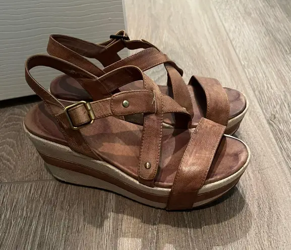 Antelope Tan Wedges