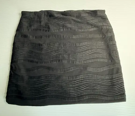Heart soul Black Mini Skirt Textured Wavy Design Elastic Waist Casual