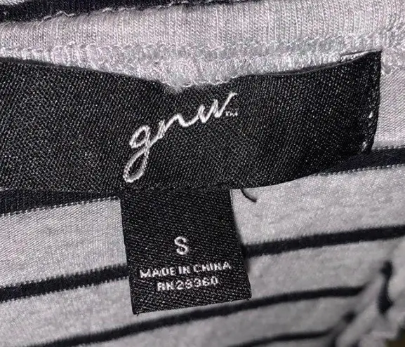 Gnw Grey Black Striped Triple Keyhole Long Sleeve Shirt Woman’s Small