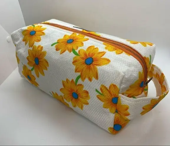 Unshattered Toiletry Kit White