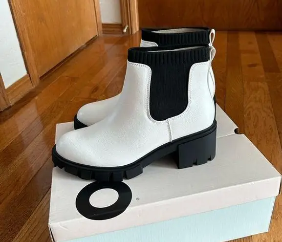SO White & Black Chelsea Lug Boots - NIB - Image 1