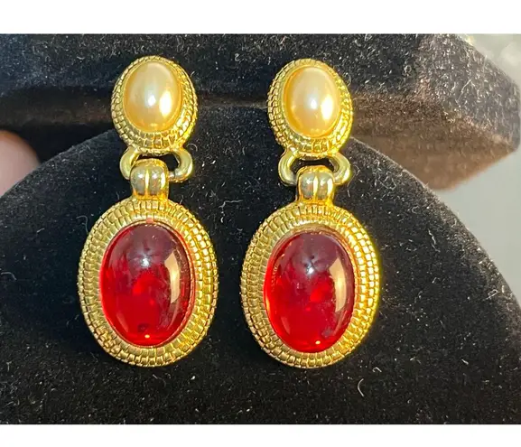 VTG Elegant Dangle Earrings Gold Tone Faux Pearl Faux Ruby Coquette Holidays