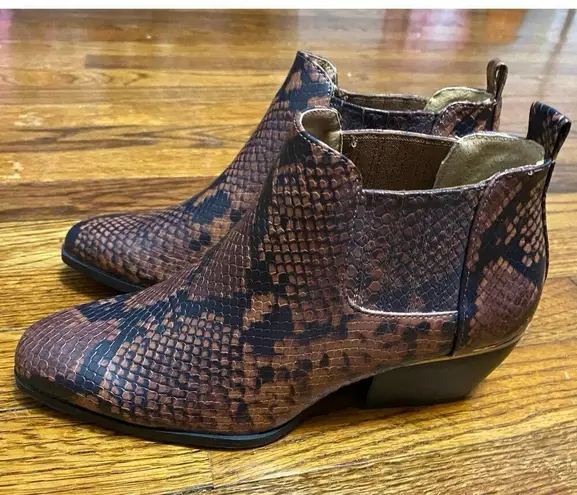 New Directions Ankle Booties Snakeskin Chelsea Boots Western Cowgirl Celebrity Brown Size 6.5