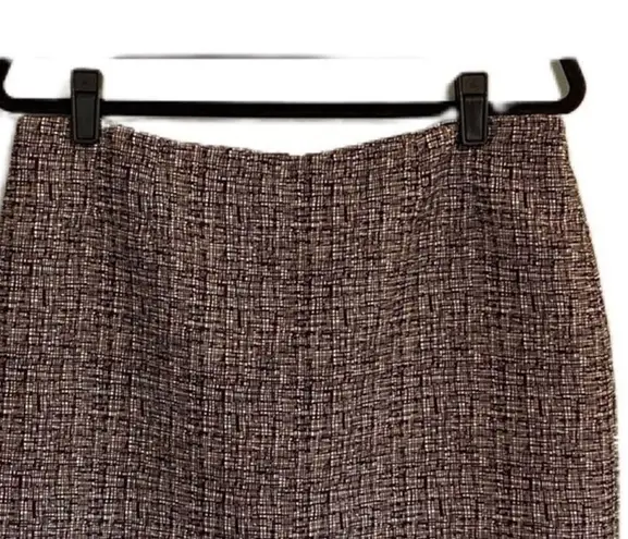 Jones Studio black and off-white Tweed straight skirt in size 10. EUC