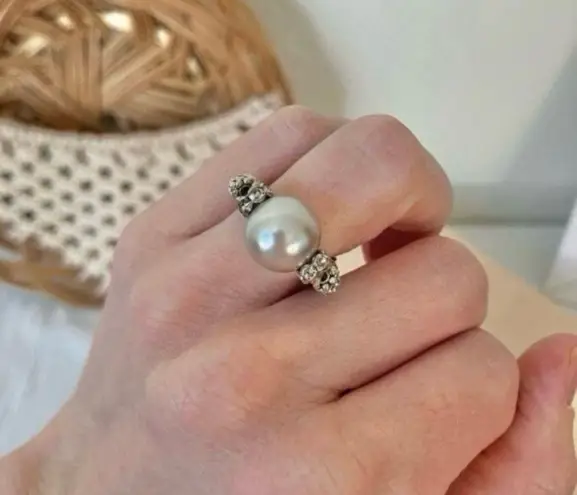 Silver Pearl Ring Vintage “Twyla” Elegant Classic Style Minimal Pearlcore