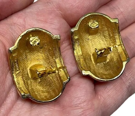 Carol Dauplaise Vintage Signed Dauplaise Gold Tone Clip On Statement Earrings Retro Classy