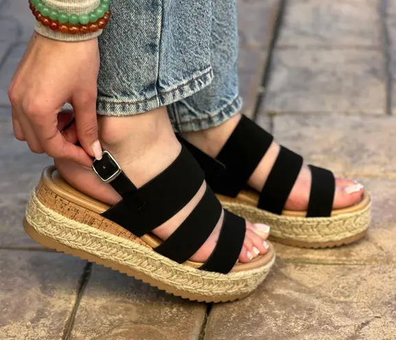 Soda Espadrille black platform sandal