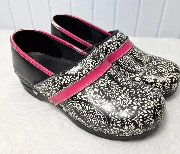 Koi Sanita Black and White floral Patterned Clogs with Pink Accent Size 40