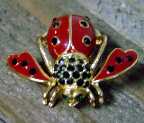 Joan Rivers  Crystal LADYBUG BEE PIN Brooch Red Black Pave Crystal Gold Lady Bug