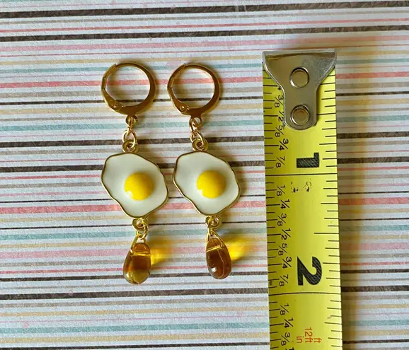 Handmade Kawaii funny funky sunny side up eggs & amber color teardrop glass beads dangle earrings🍳💛