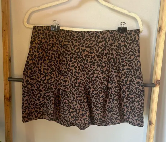 Loft NWOT Ann Taylor  leopard shorts size 4 - Image 2