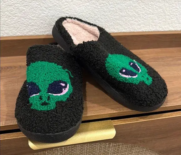 Playful Black and Green Alien Slip