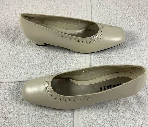 Jubilee Cara Cut out camp pump vintage Bone Shoe Size 9.5