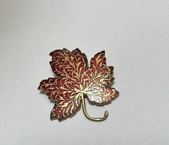 MMA Metropolitan Museum of Art Gold Tone Red Enamel Maple Leaf Pin Brooch 1985