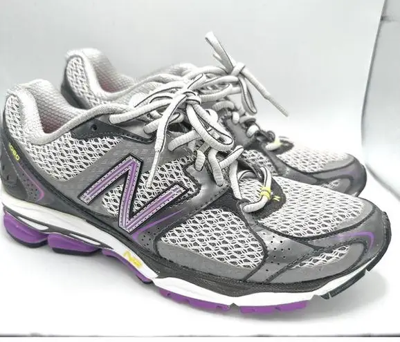 New Balance  sneaker women's running shoe sz 7.5 gray, wht , purple 1080v2