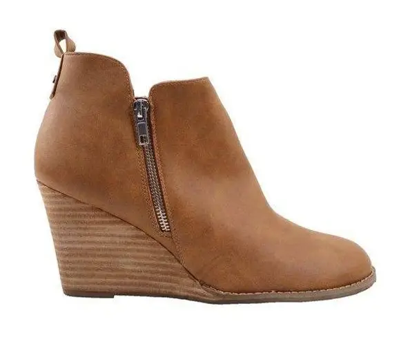 NWOT DV Dolce Vita Gladice Wedge Bootie Tan Size 9