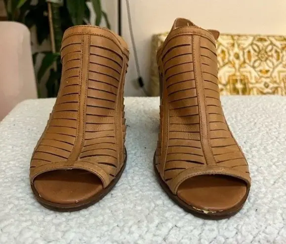 Lucky Brand Leather  block heels